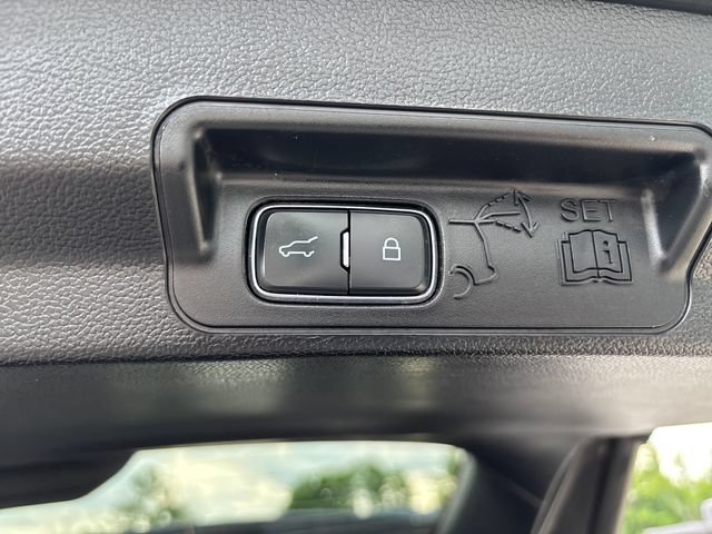Used 2023 Ford Explorer XLT AWD/4WD image 10