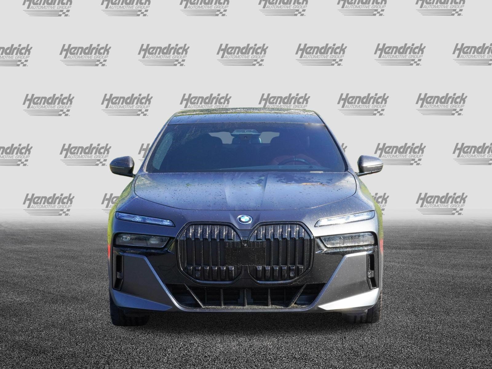 Certified 2023 BMW i7 xDrive60 w/ Executive Package 2 AWD/4WD image 3