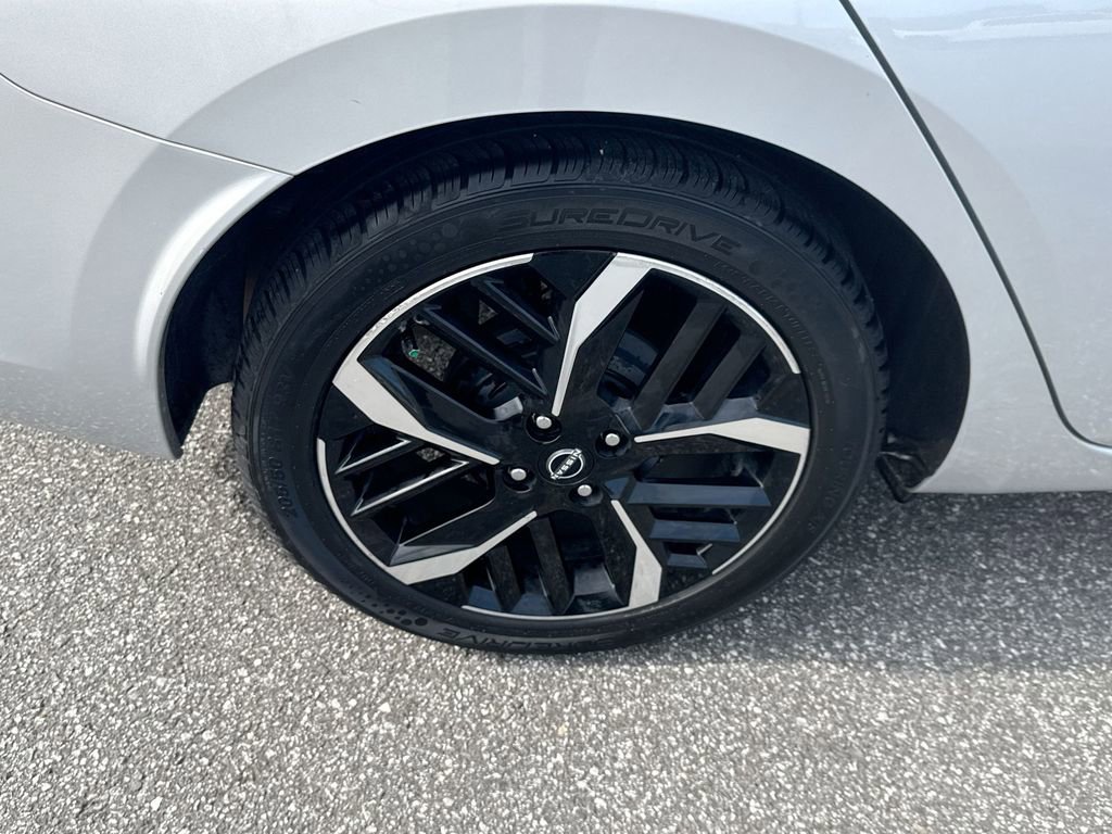 Used 2024 Nissan Versa SR image 32