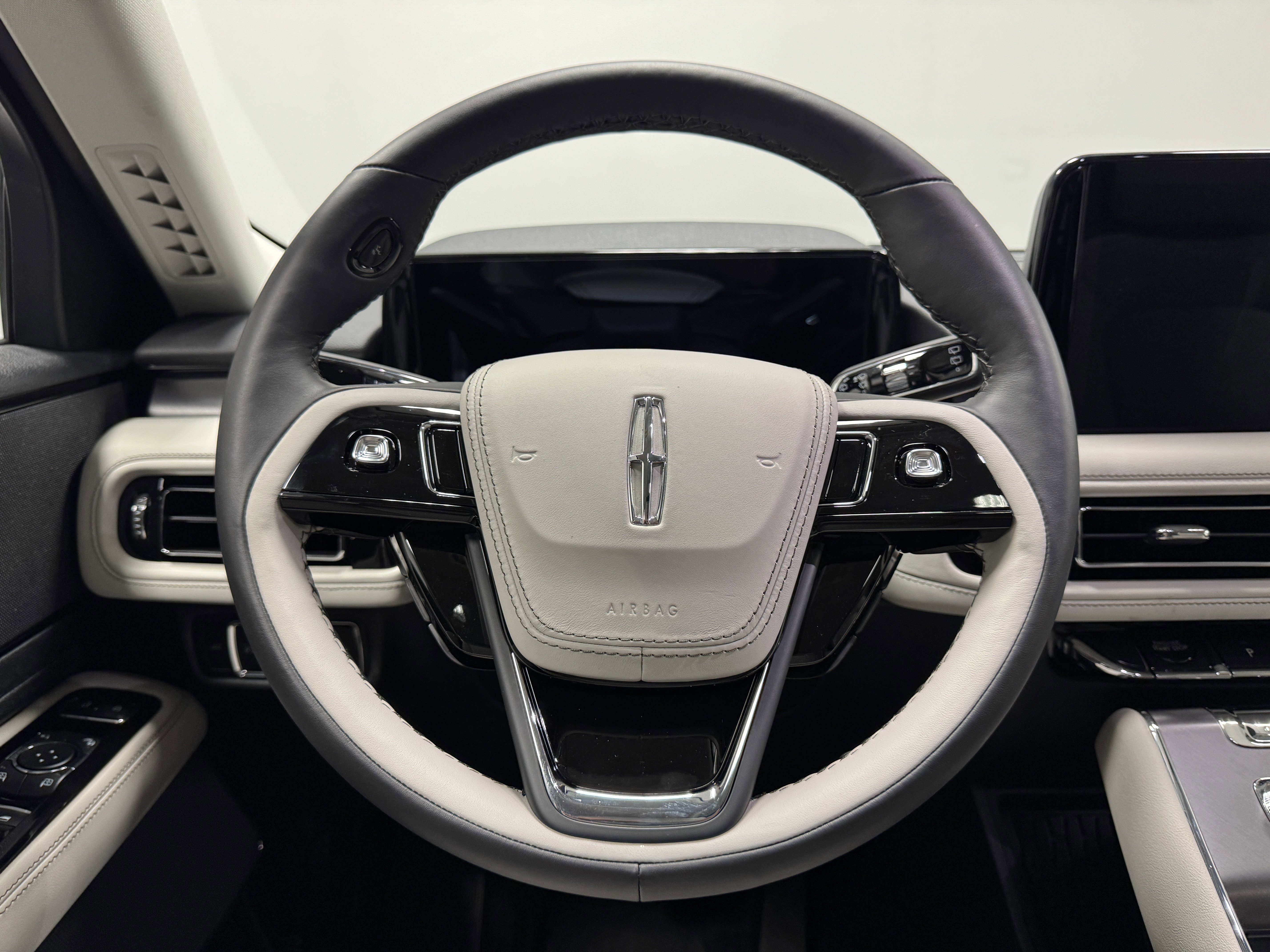 New 2026 Lincoln Aviator AWD image 20