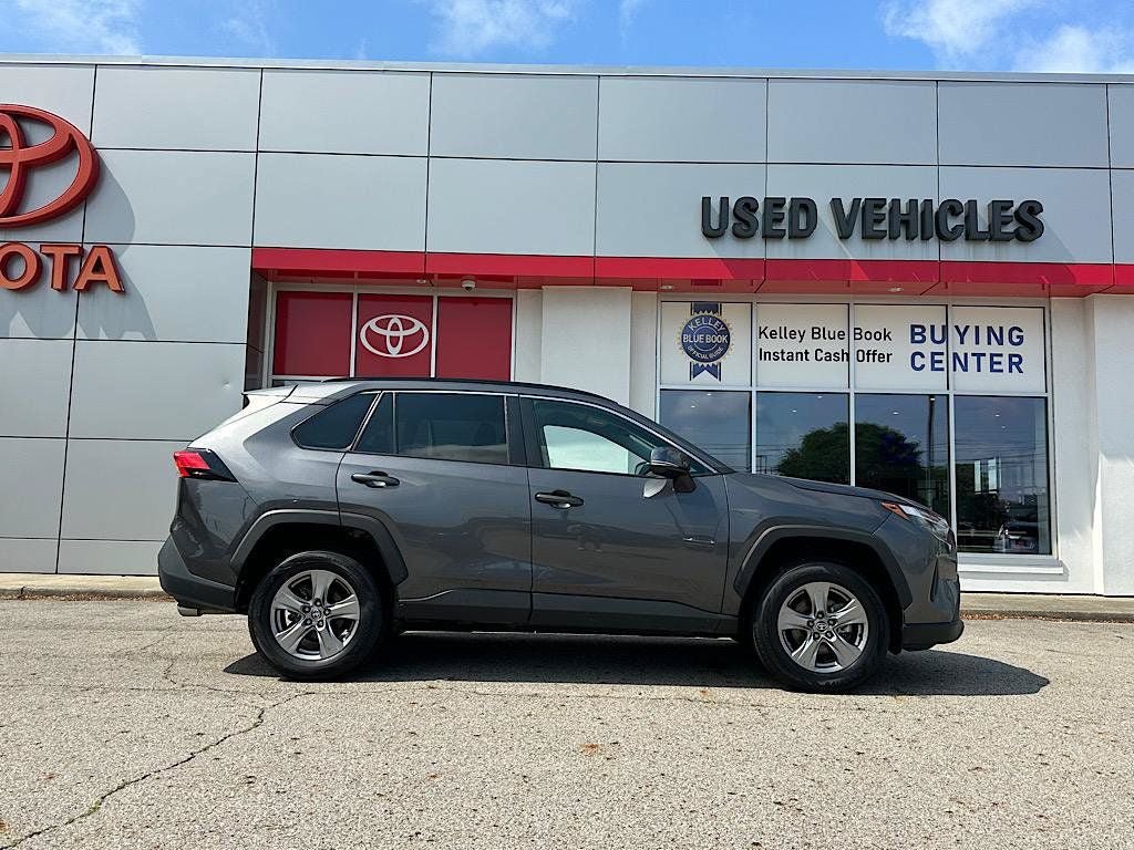 Used 2024 Toyota RAV4 XLE FWD image 8