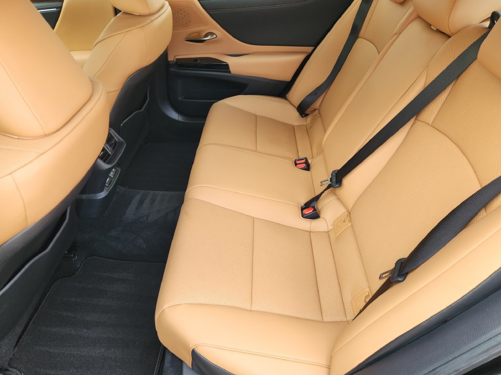 Used 2025 Lexus ES 350 w/ Premium Package FWD image 29