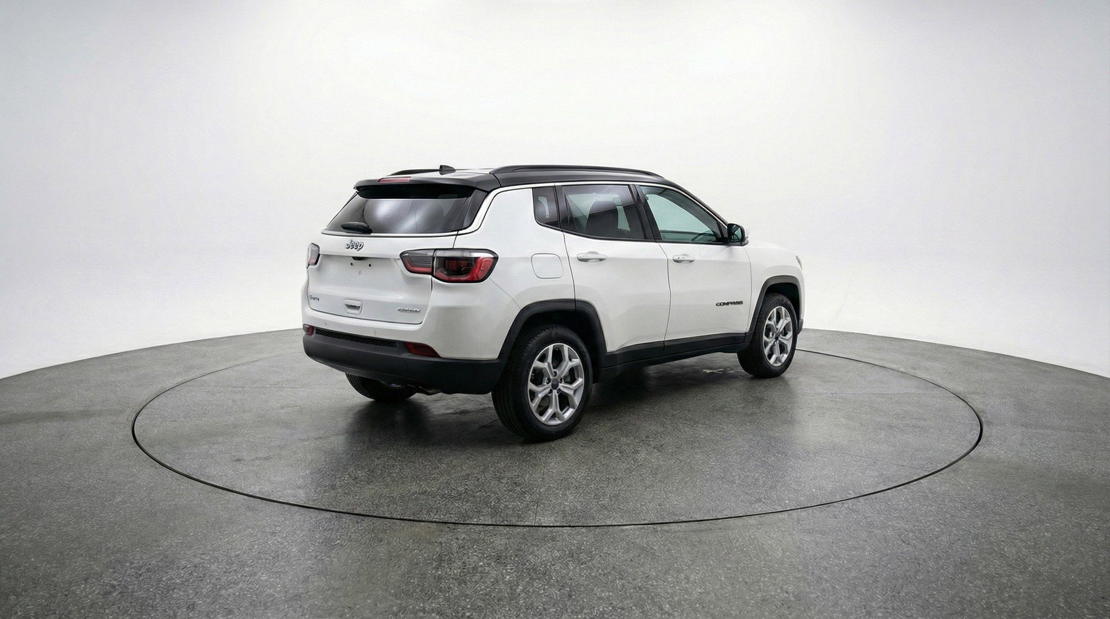 Used 2025 Jeep Compass Latitude image 9