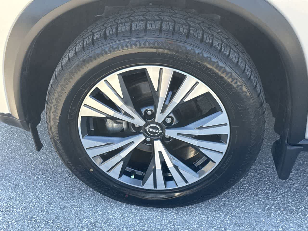 Used 2023 Nissan Rogue SV FWD image 11