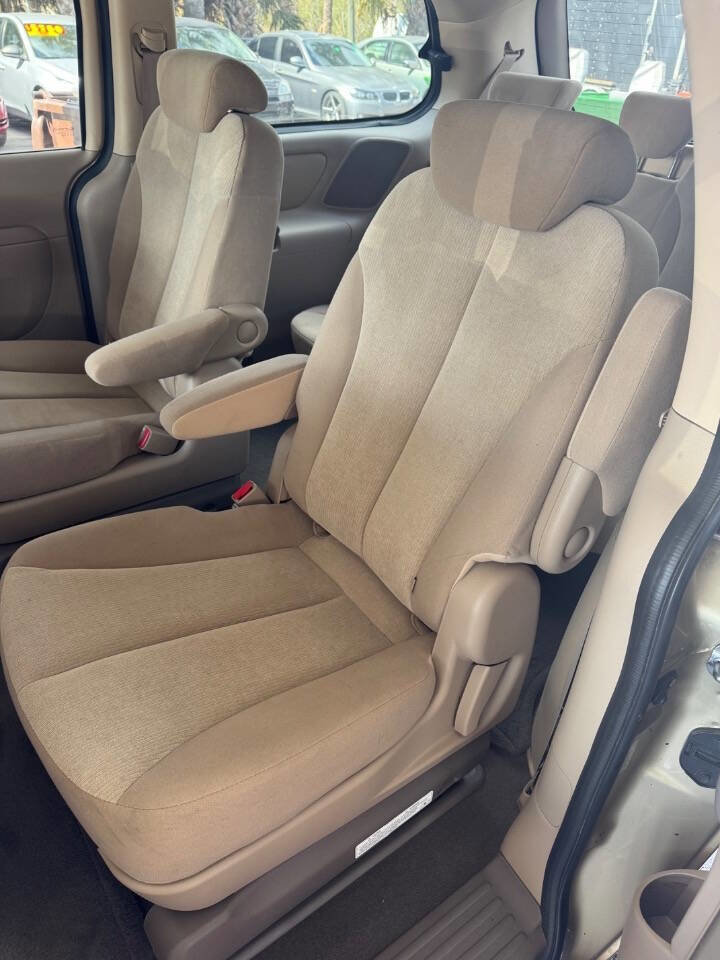Used 2010 Kia Sedona LX w/ PWR Pkg image 18