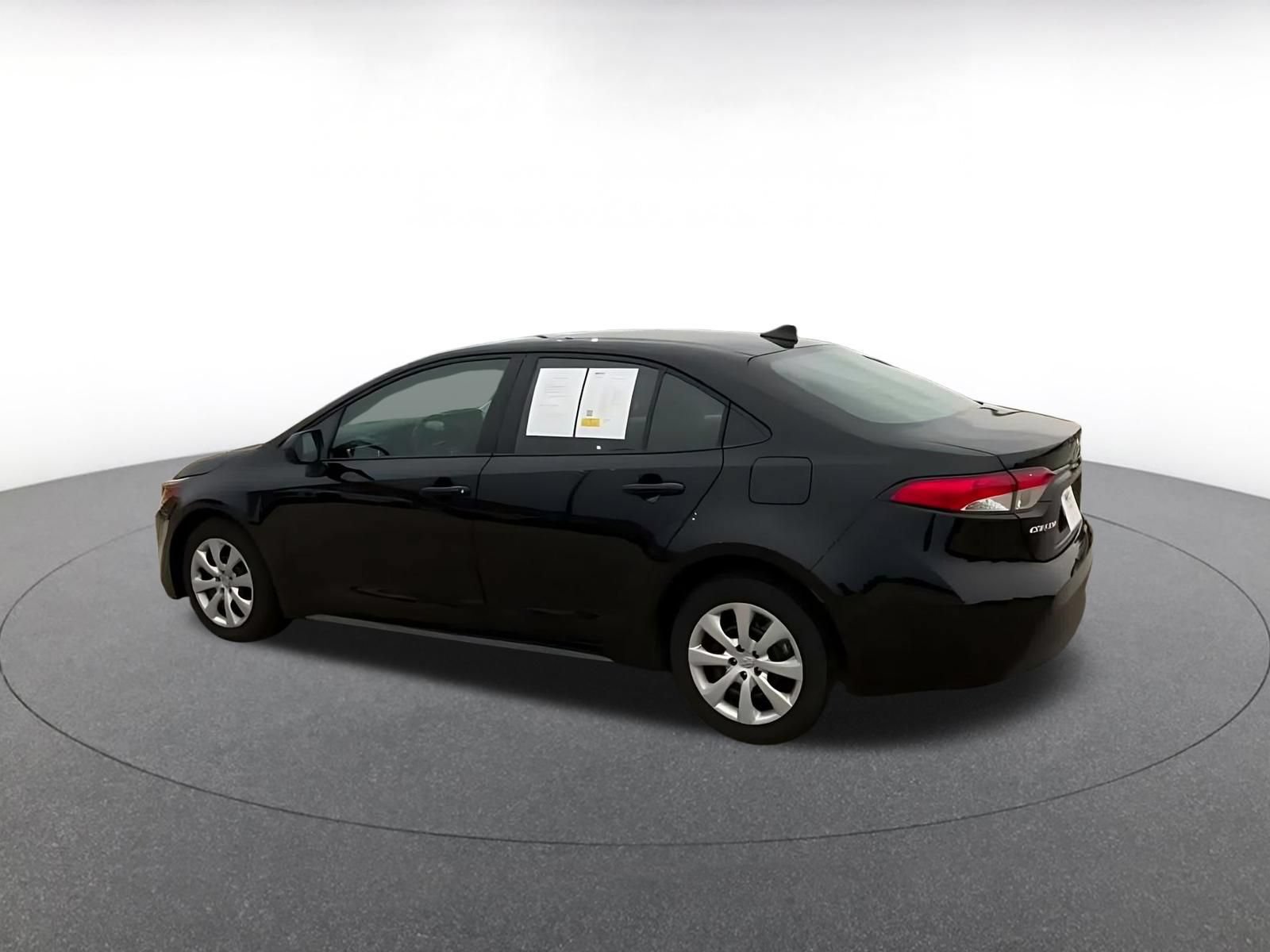 Used 2025 Toyota Corolla LE FWD image 10
