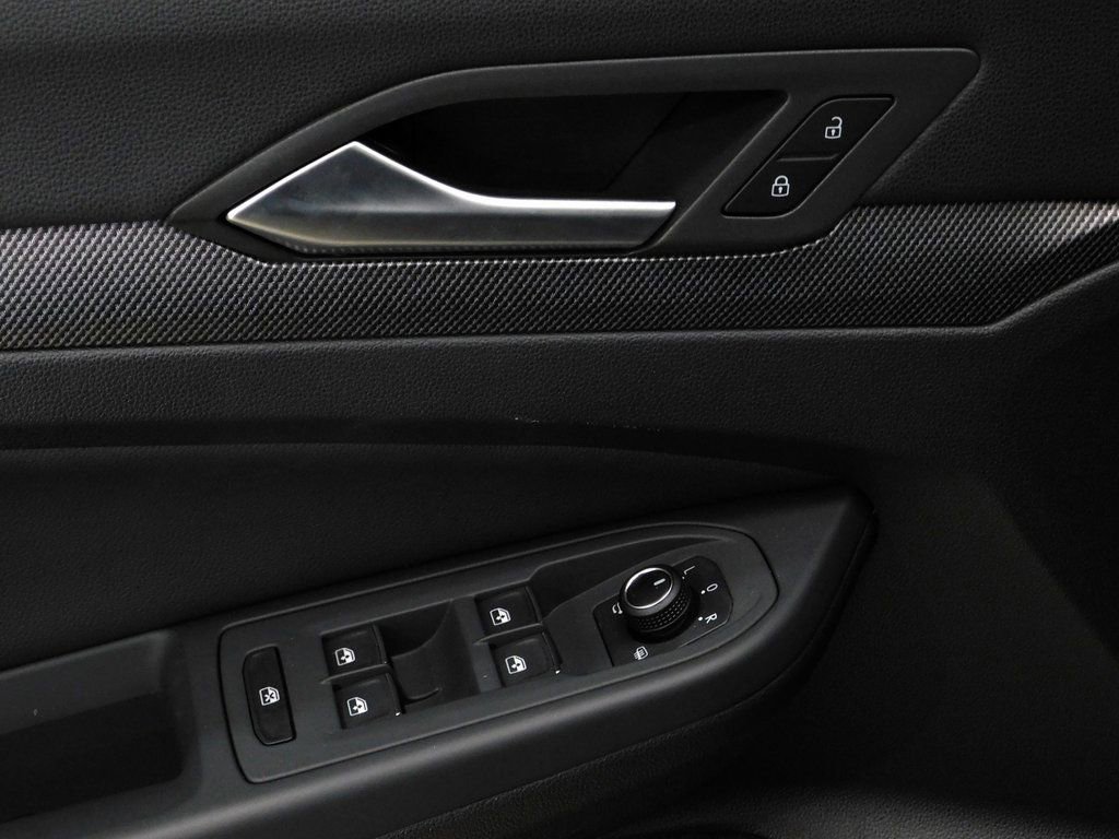 Used 2025 Volkswagen Golf 2.0T image 28