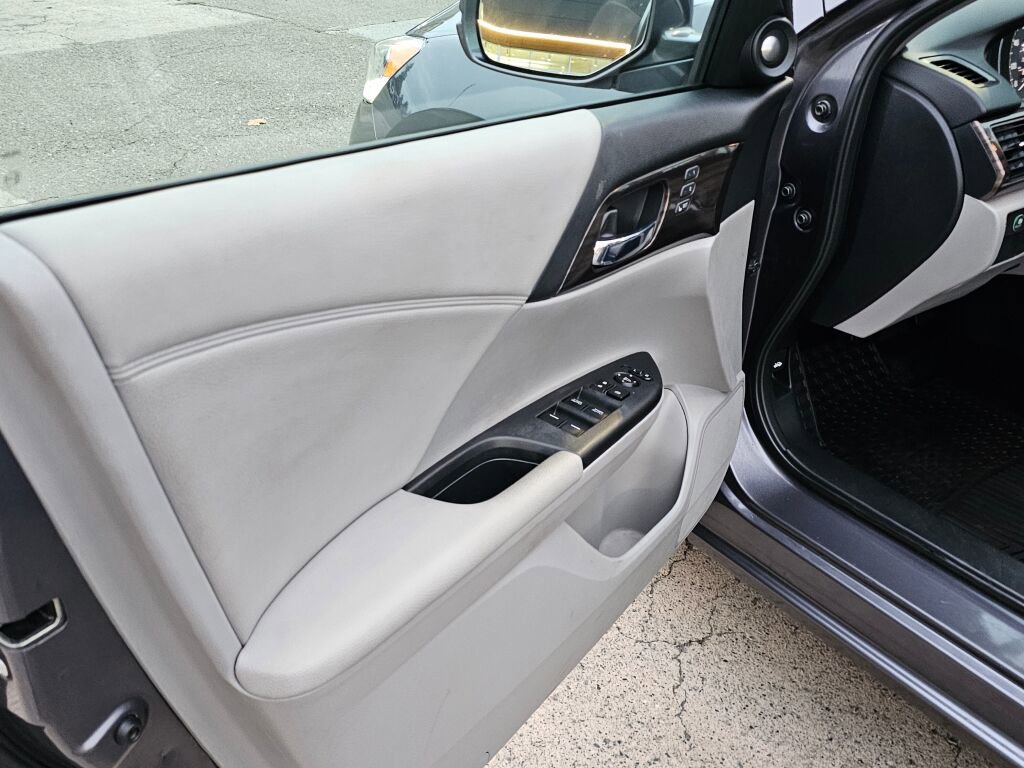 Used 2016 Honda Accord EX-L image 17