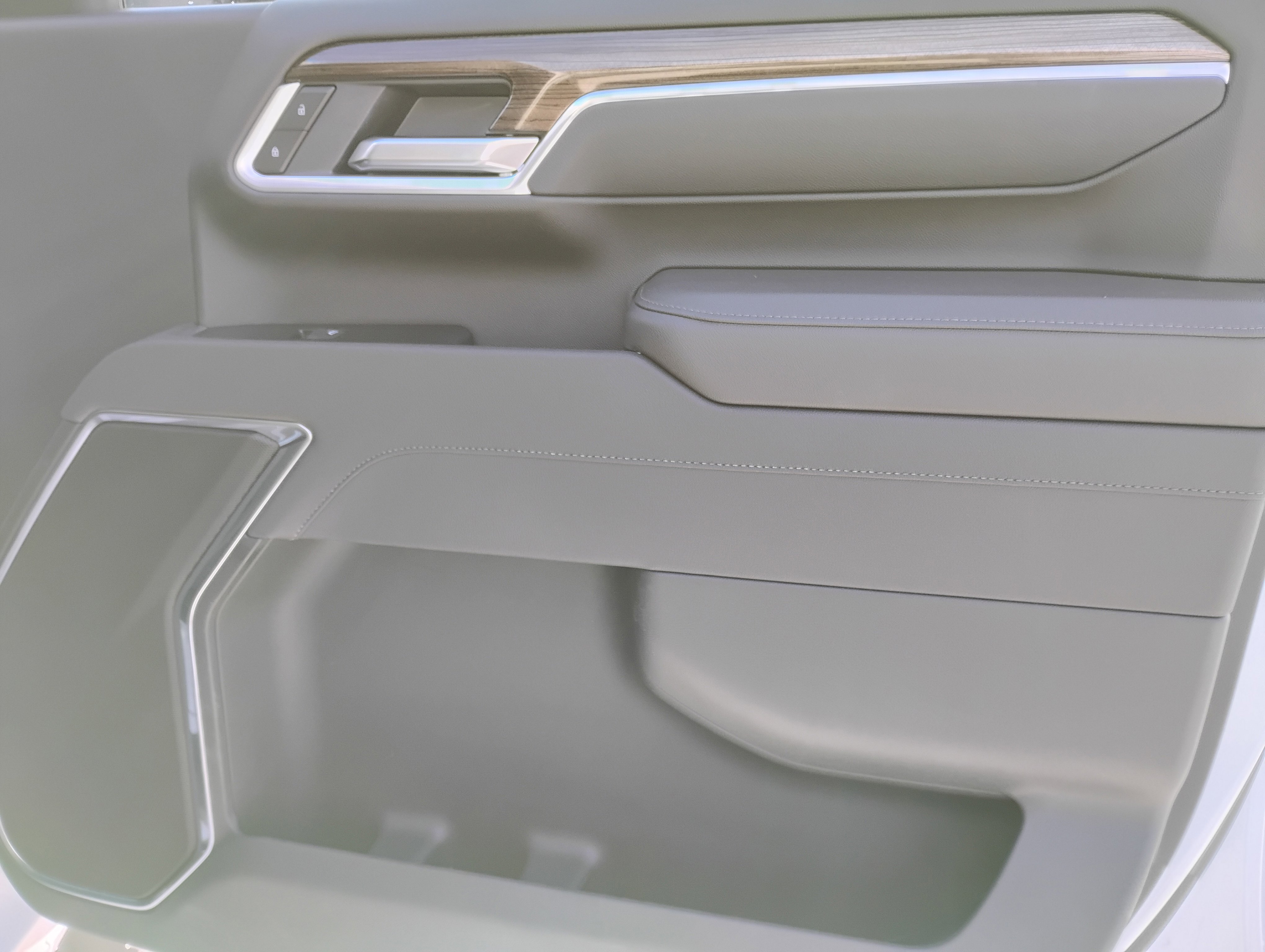 Used 2025 Chevrolet Silverado 2500 LT w/ Convenience Package image 19