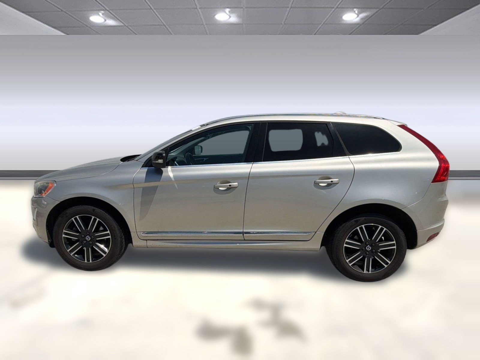 Used 2017 Volvo XC60 T5 Dynamic w/ Preferred Option Package AWD/4WD image 2