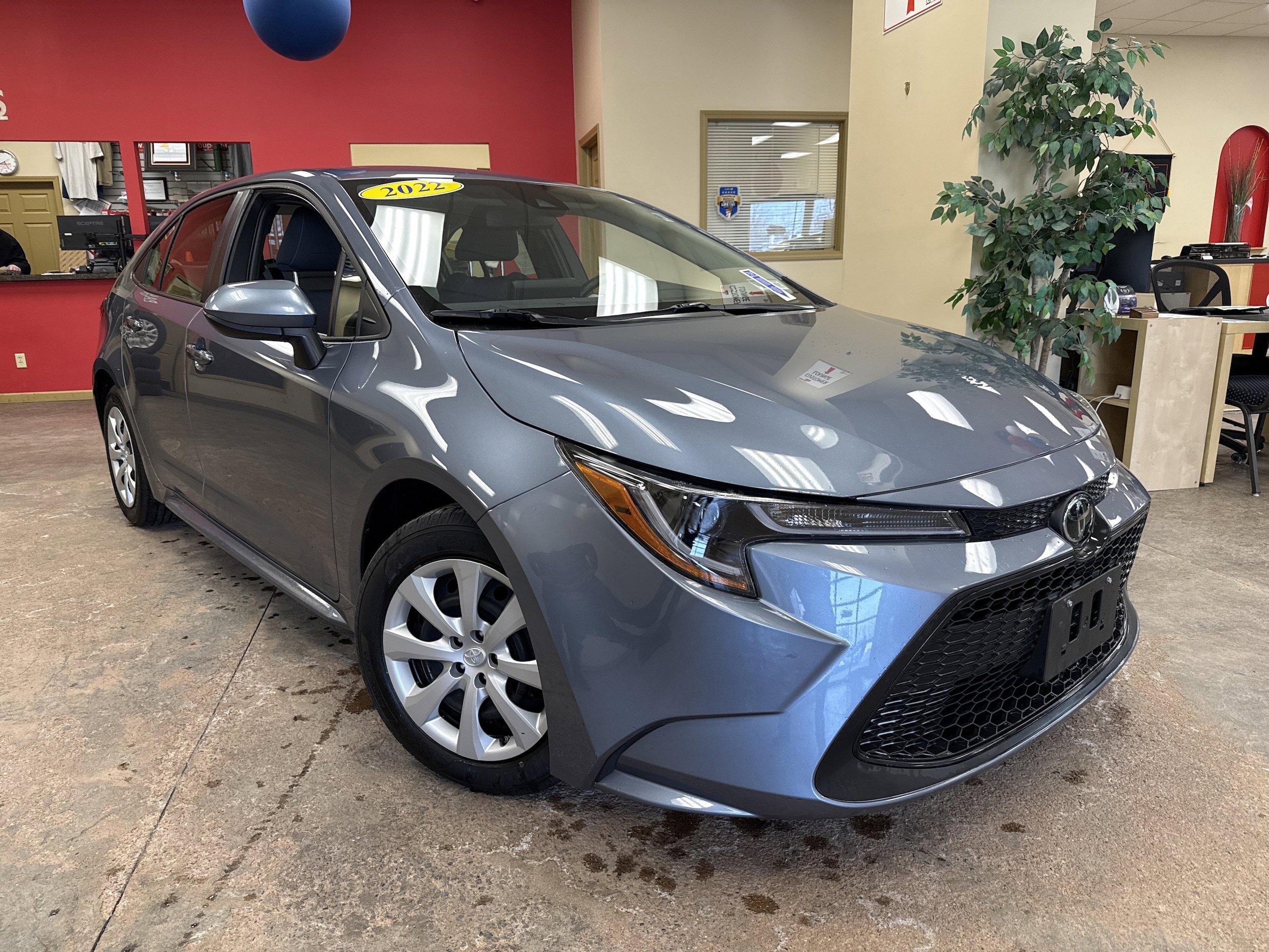 Used 2022 Toyota Corolla LE FWD image 1