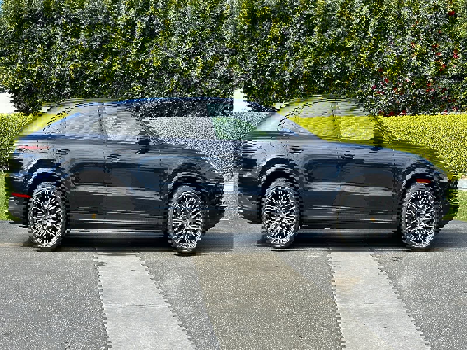 Certified 2022 Porsche Cayenne Coupe image 9