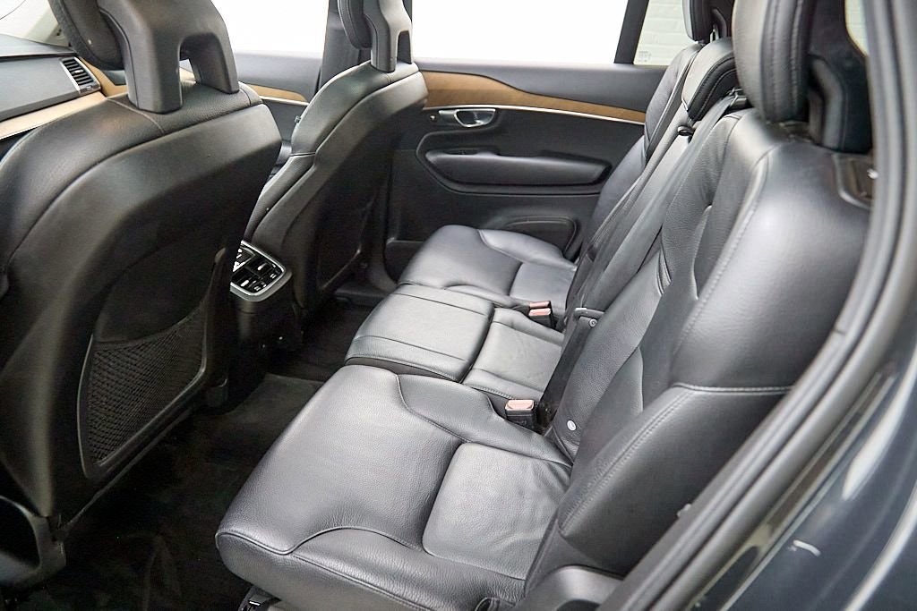Used 2021 Volvo XC90 T6 Momentum w/ Climate Package image 24