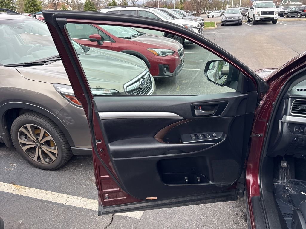 Used 2019 Toyota Highlander XLE image 19