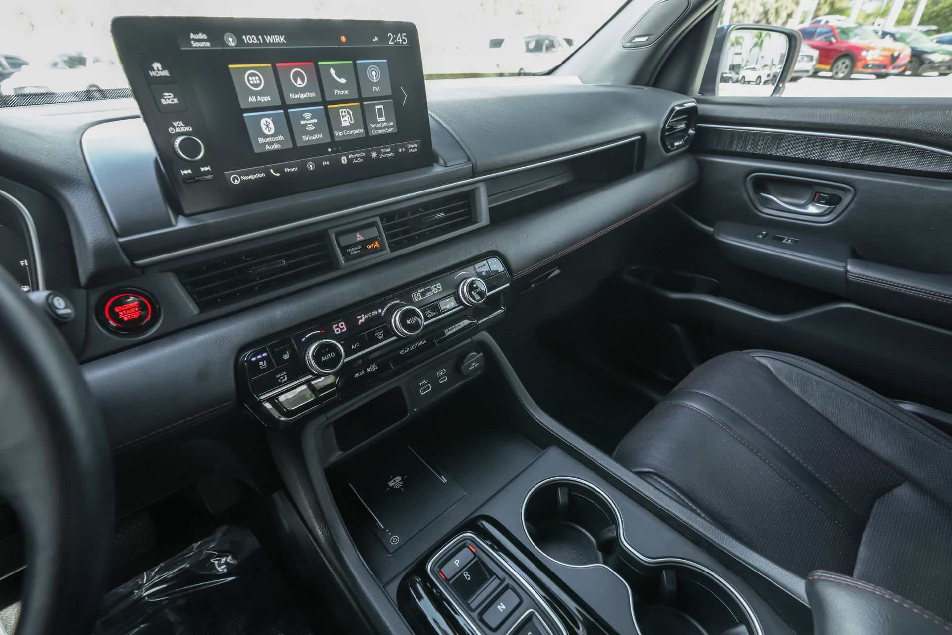 Used 2025 Honda Pilot Black Edition image 9