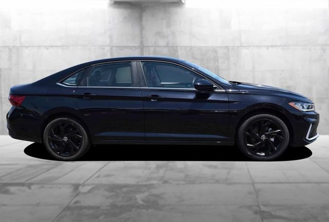 Certified 2025 Volkswagen Jetta SE w/ Black Wheel Package FWD image 5