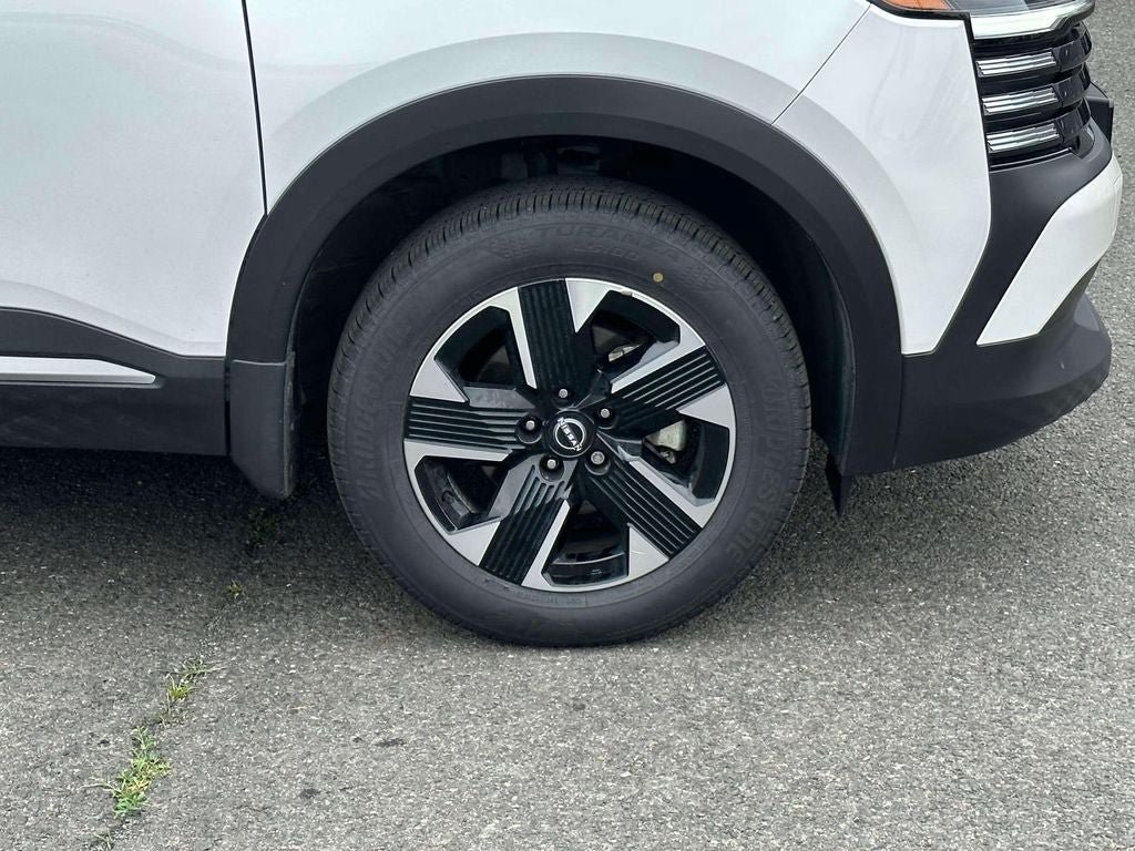Used 2025 Nissan Kicks SV w/ SV Premium Package AWD/4WD image 7