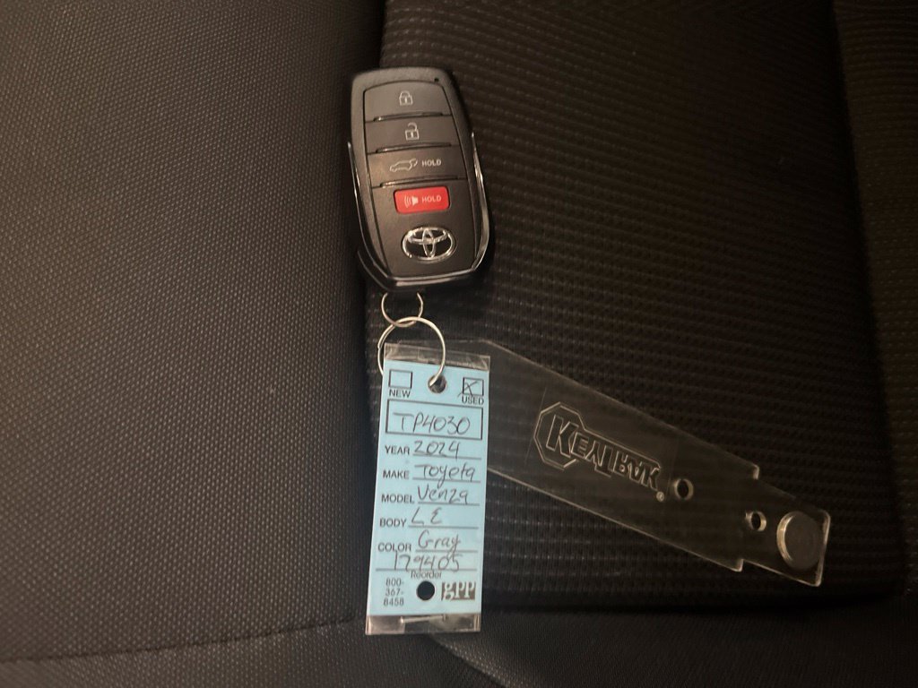 Used 2024 Toyota Venza LE AWD/4WD image 78
