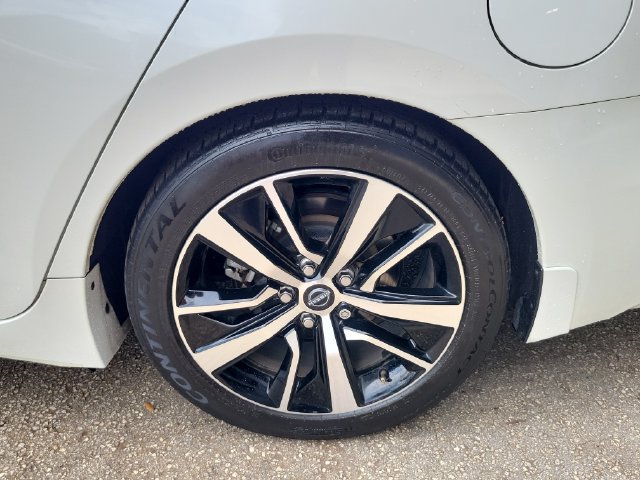 Used 2023 Nissan Maxima SV w/ Floor Mat Group FWD image 9