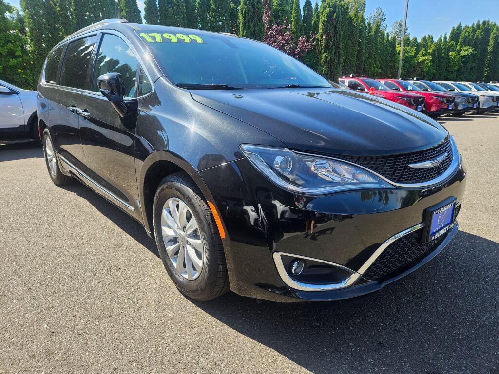 Used 2019 Chrysler Pacifica Touring-L FWD image 7