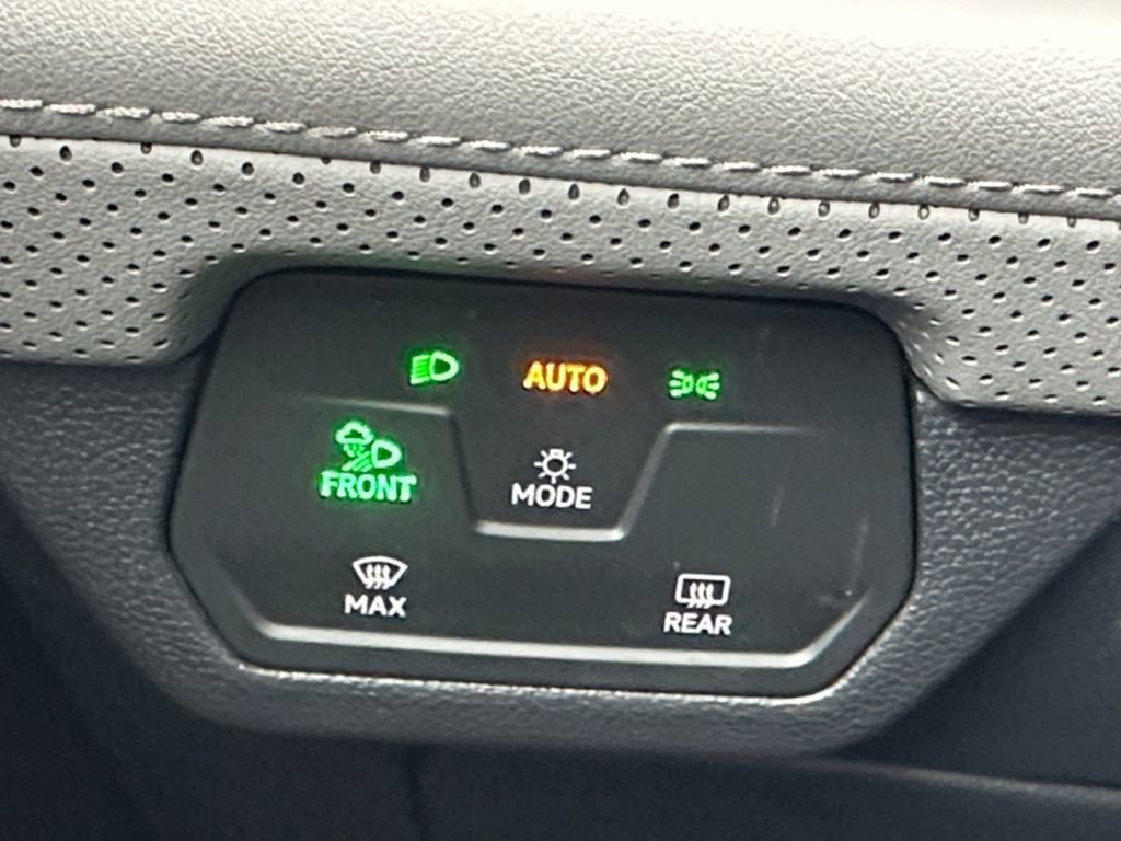 Used 2025 Volkswagen Atlas Peak Edition SE image 19