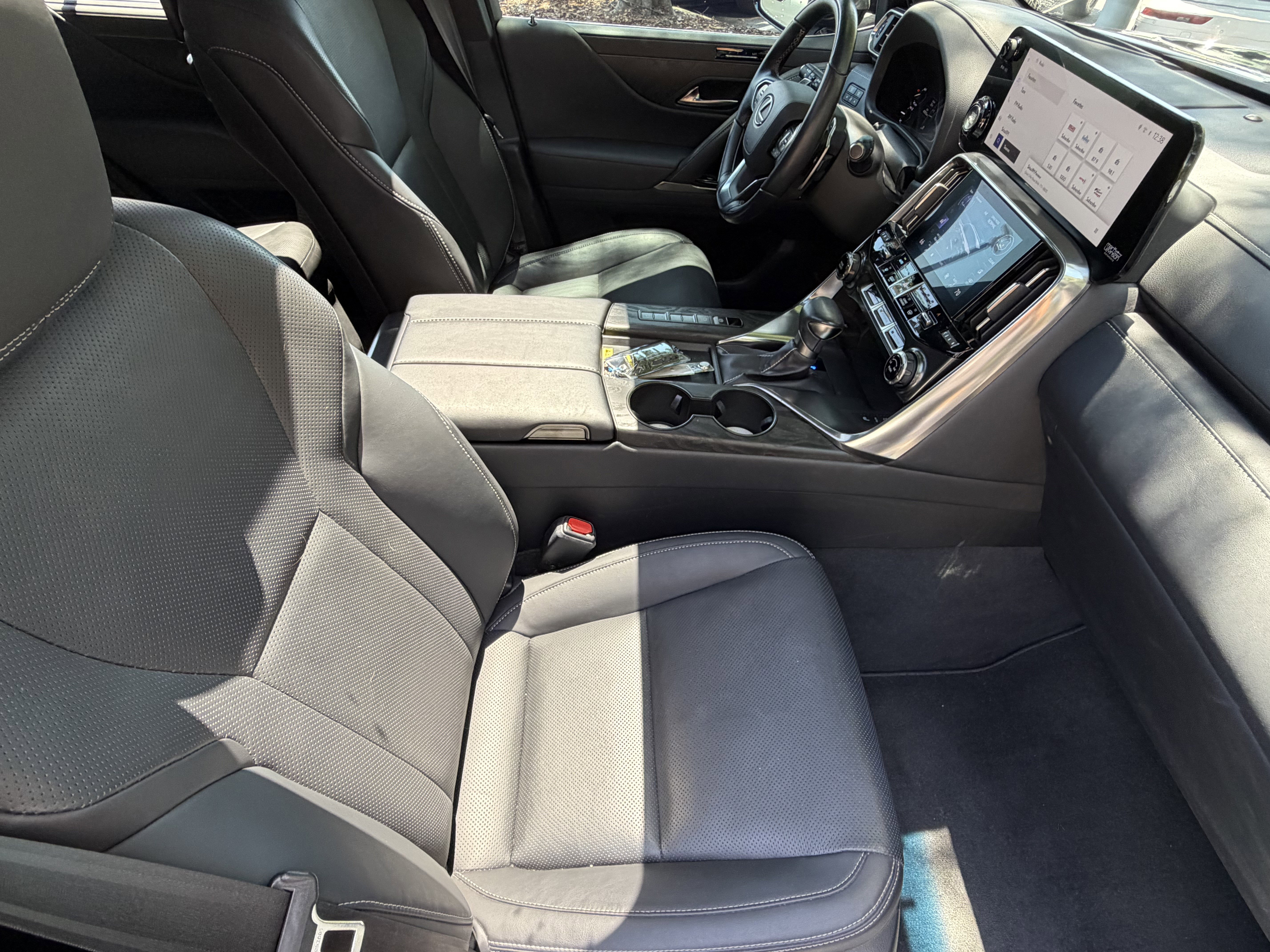 Used 2022 Lexus LX 600 4WD w/ Accessory Package (Z1) image 43