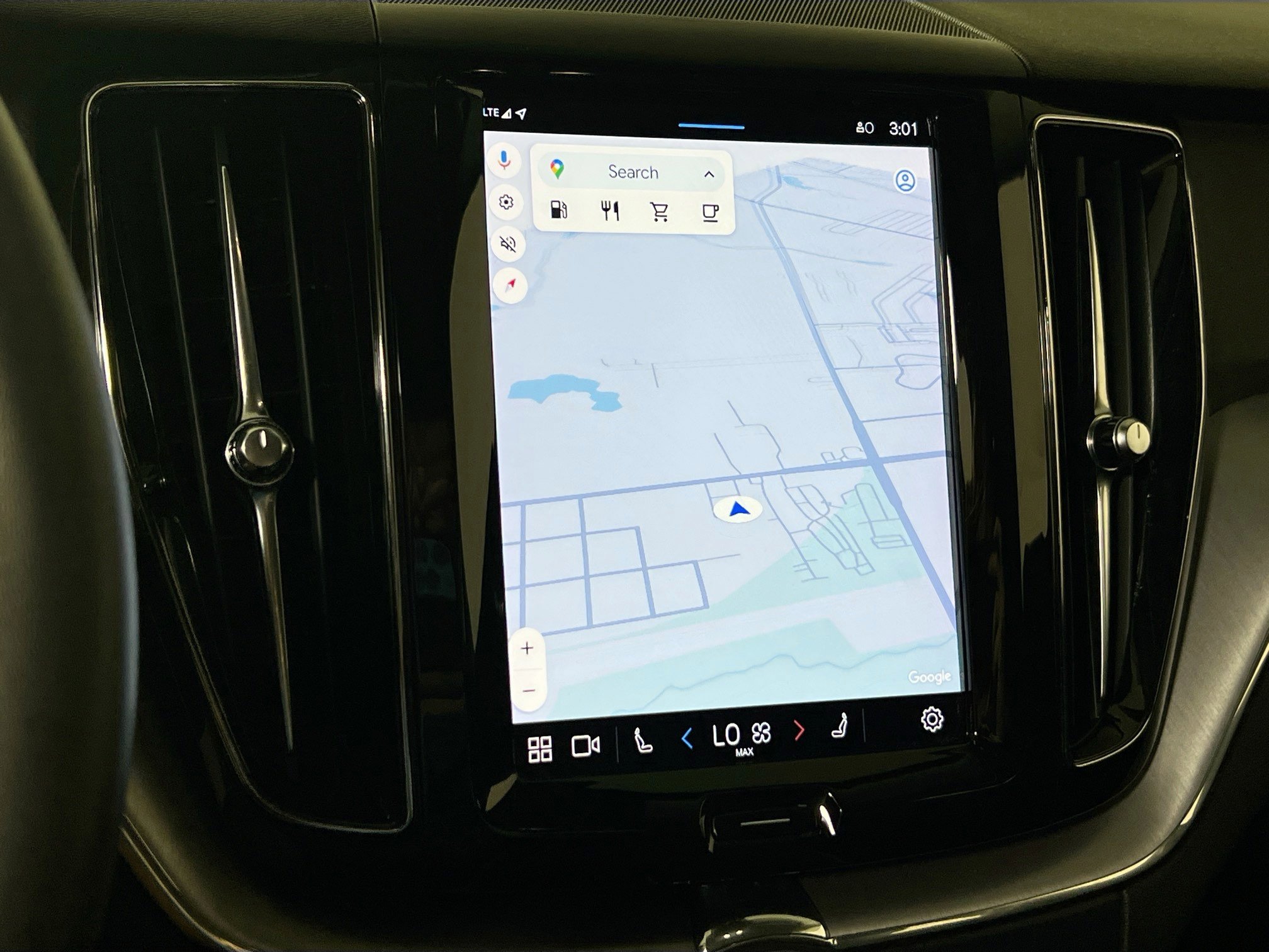 Used 2022 Volvo XC60 B5 Momentum image 13