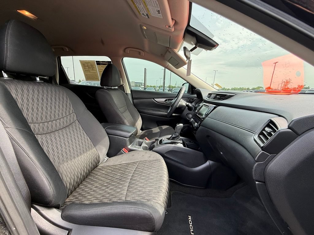 Used 2019 Nissan Rogue SV w/ Premium Package FWD image 27