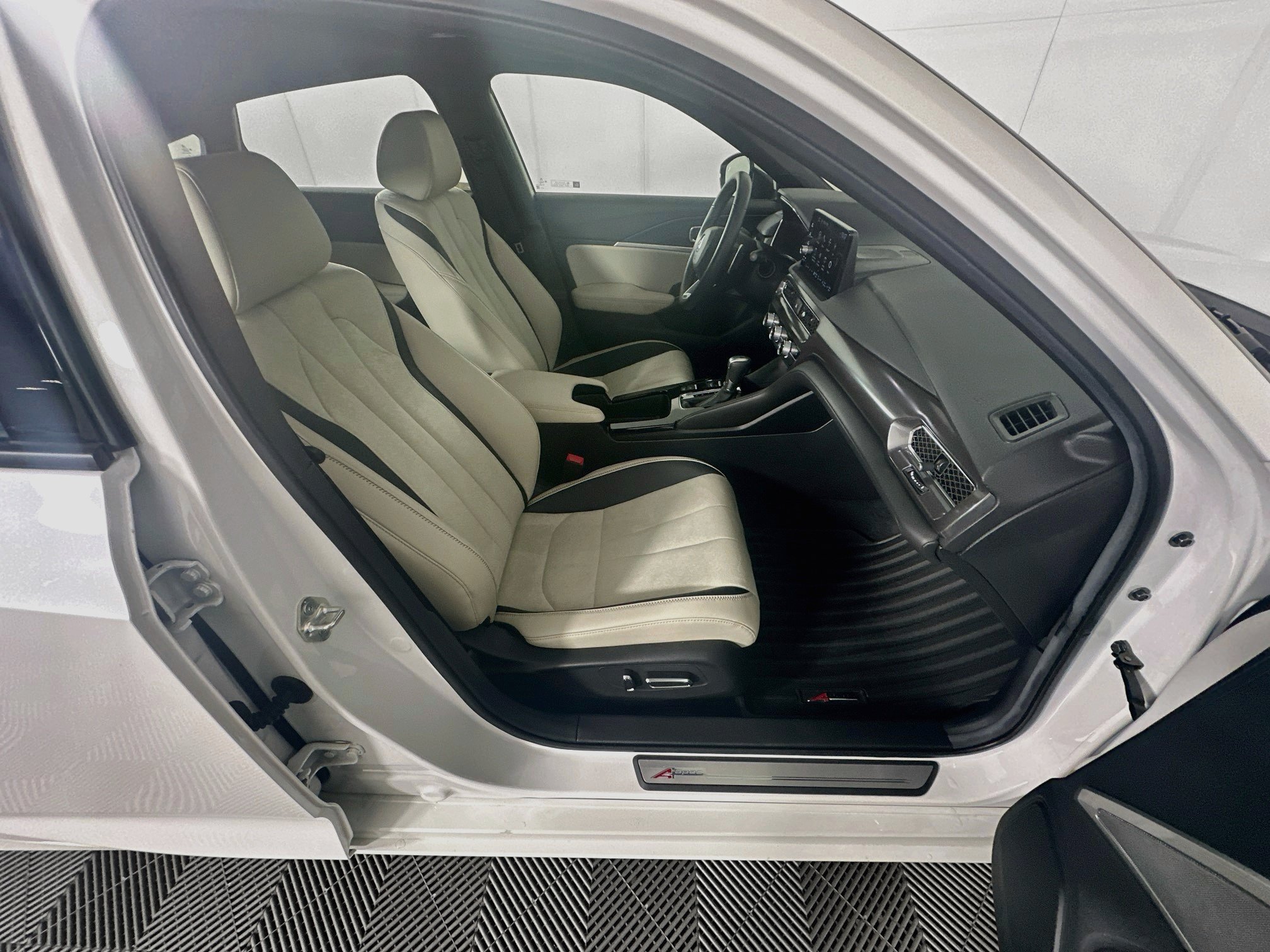 Used 2025 Acura Integra A-Spec w/ Technology Package FWD image 31