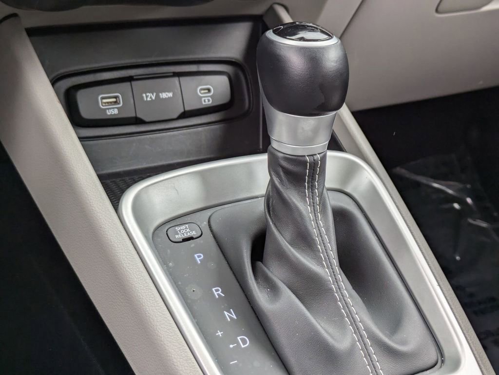 Used 2025 Hyundai Venue SEL image 22