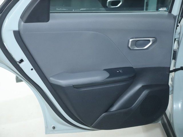 Used 2025 Kia K4 LXS image 13