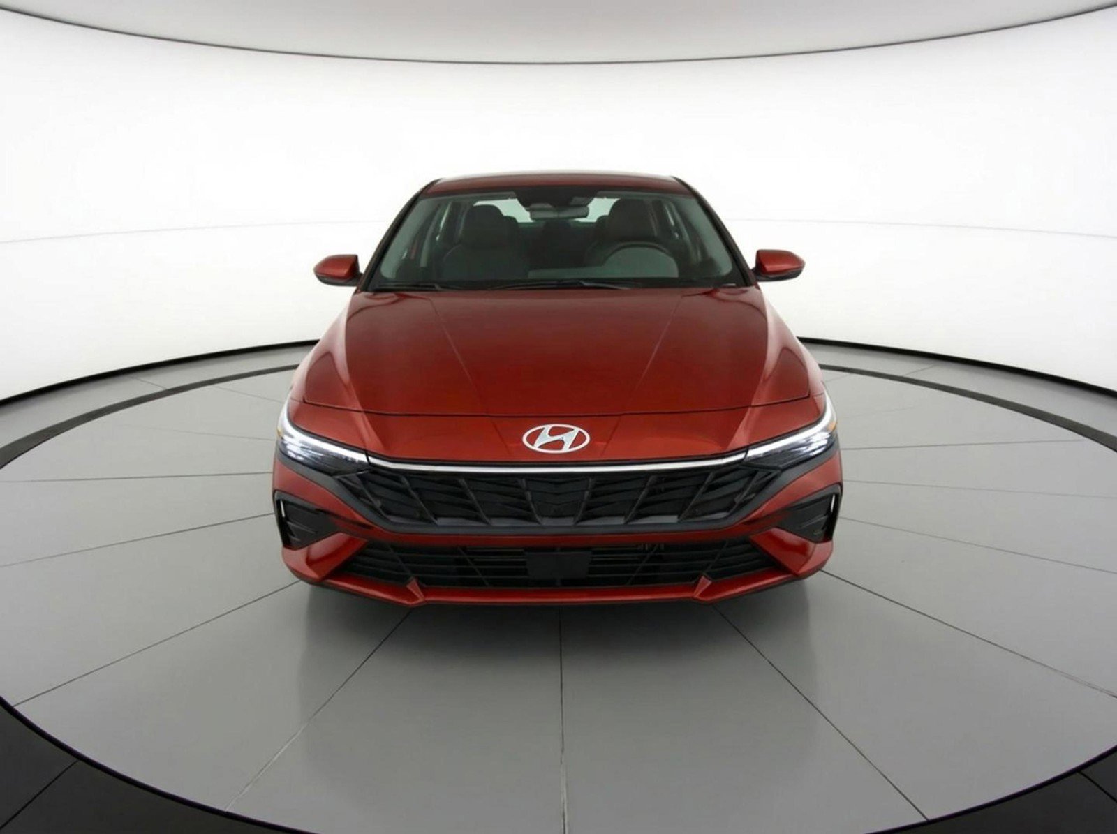 Used 2025 Hyundai Elantra SEL FWD image 2
