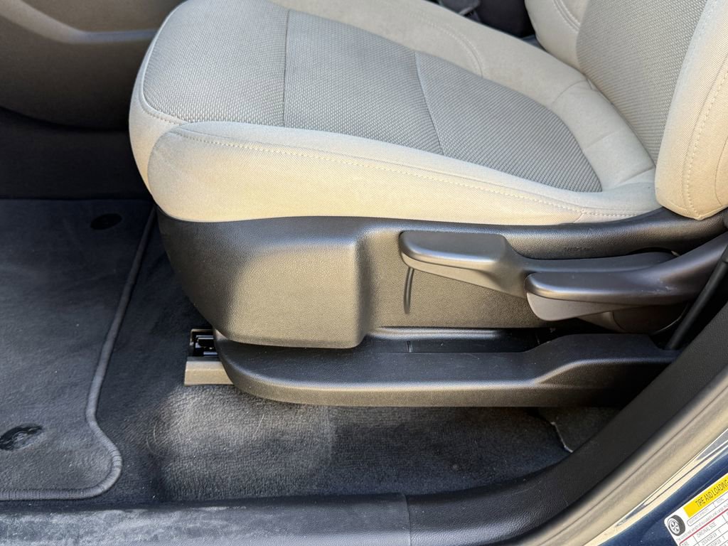 Used 2023 Chevrolet Traverse LS FWD image 25