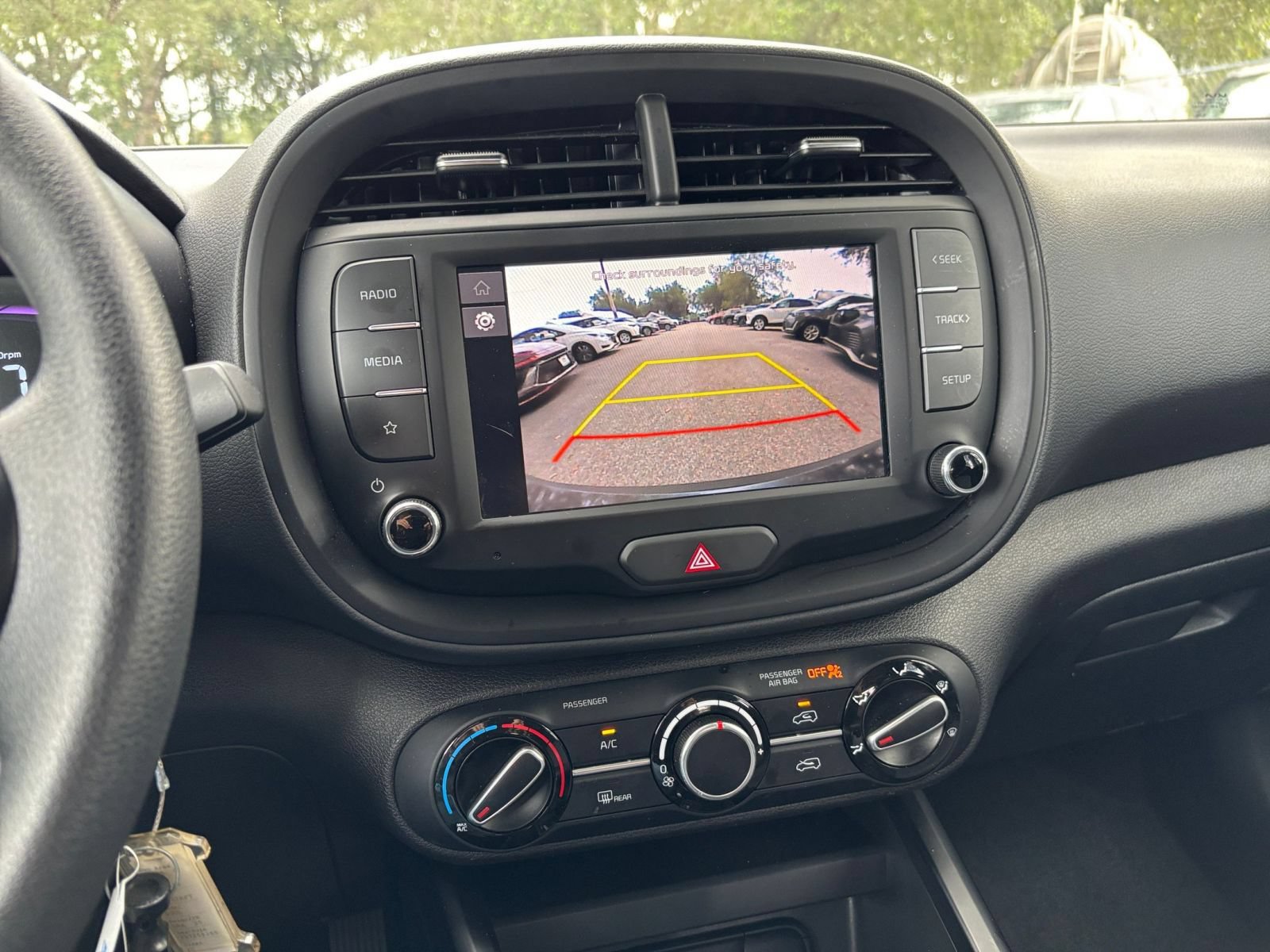 Used 2025 Kia Soul LX w/ LX Technology Package FWD image 16