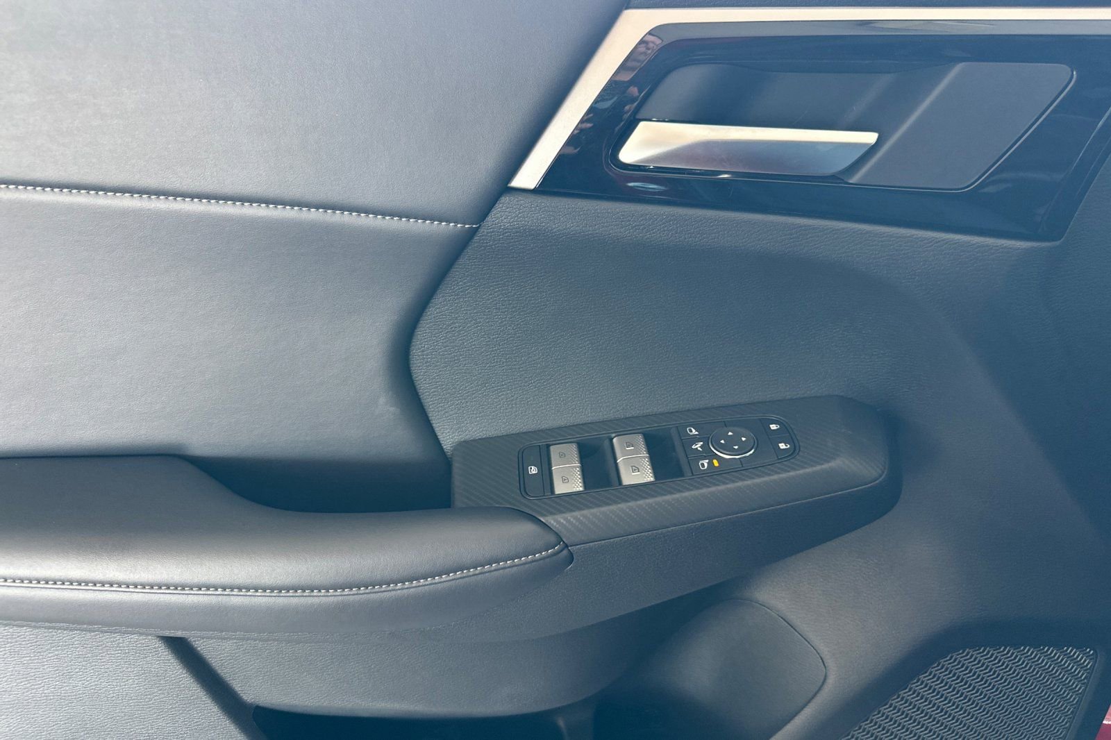 New 2025 Mitsubishi Outlander SE image 10