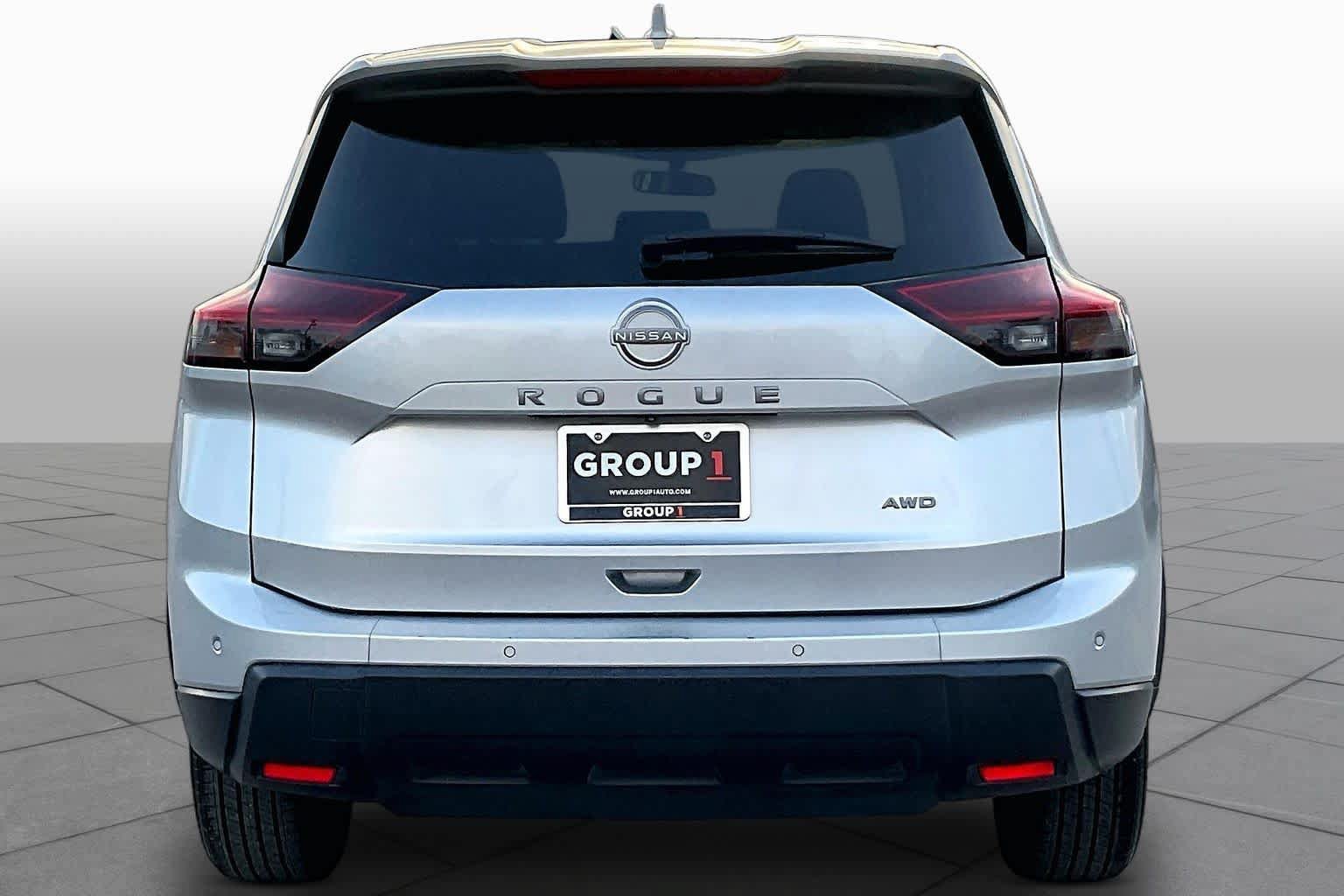 Used 2025 Nissan Rogue SV AWD/4WD image 5