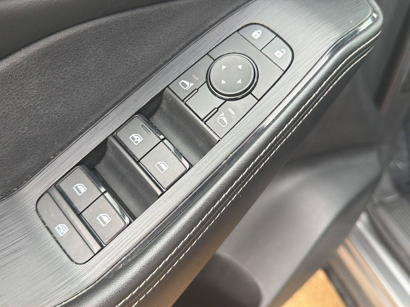 Used 2024 Nissan Rogue SV AWD/4WD image 16