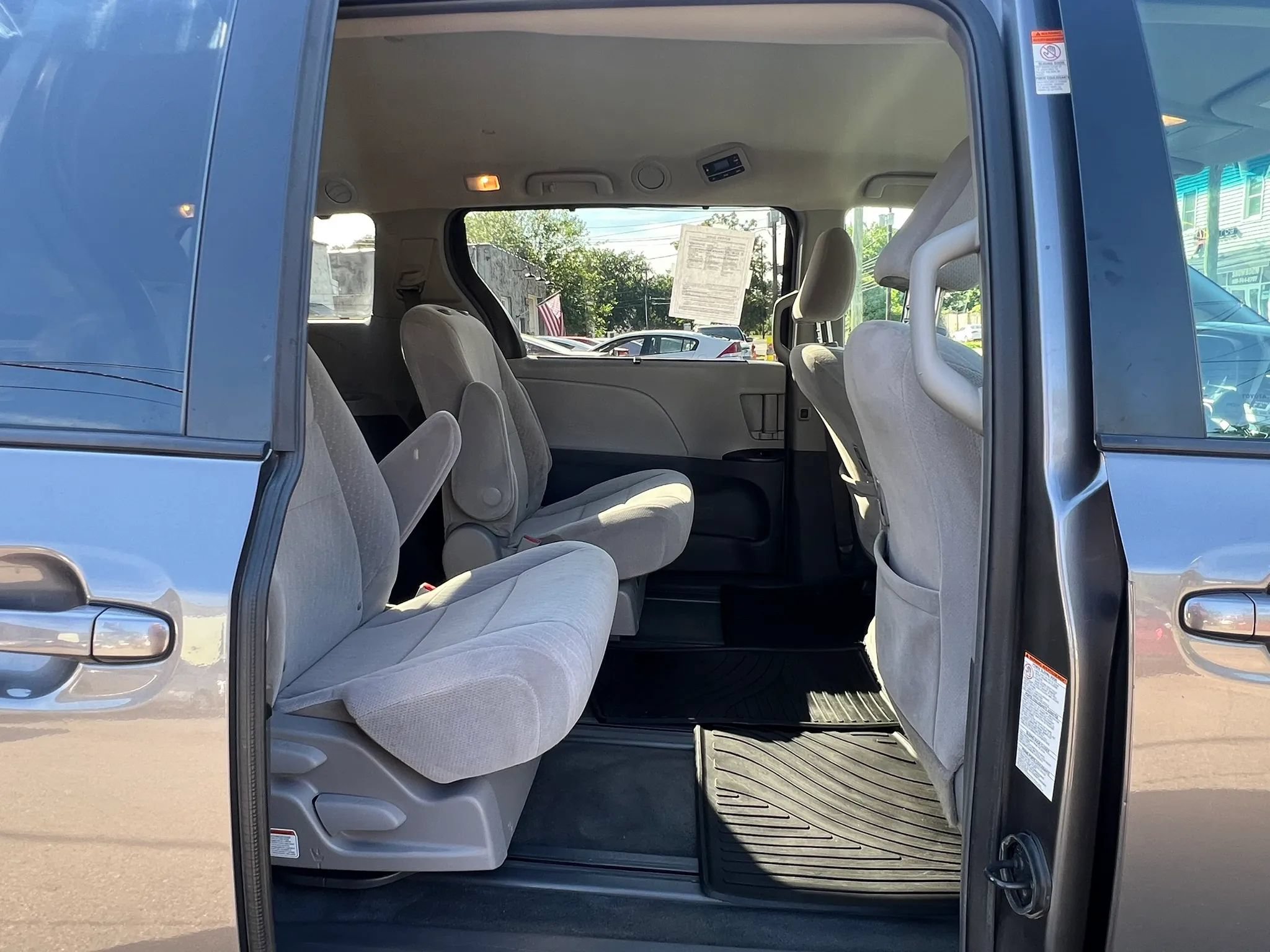 Used 2017 Toyota Sienna LE AWD/4WD image 32