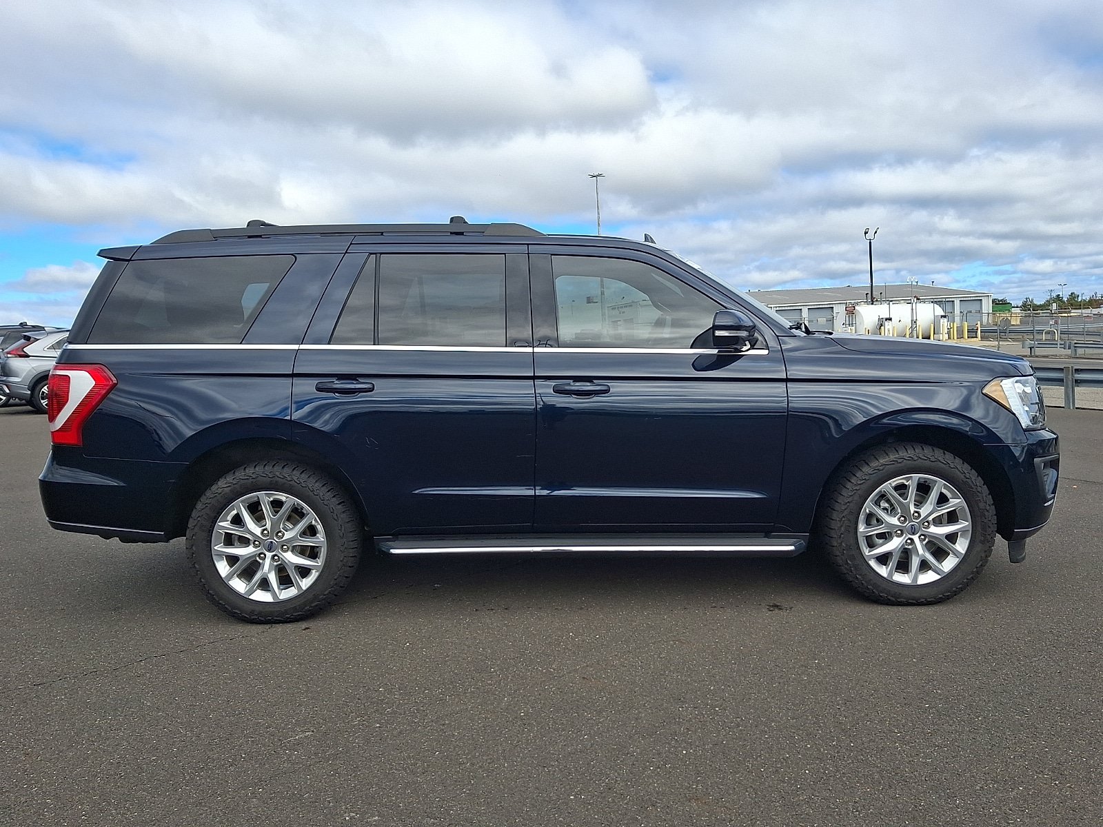 Used 2021 Ford Expedition XLT AWD/4WD image 7