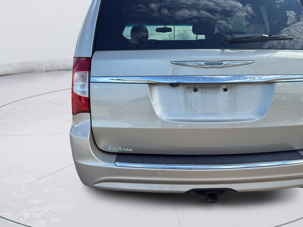 Used 2016 Chrysler Town & Country Touring w/ Trailer Tow Group FWD image 39