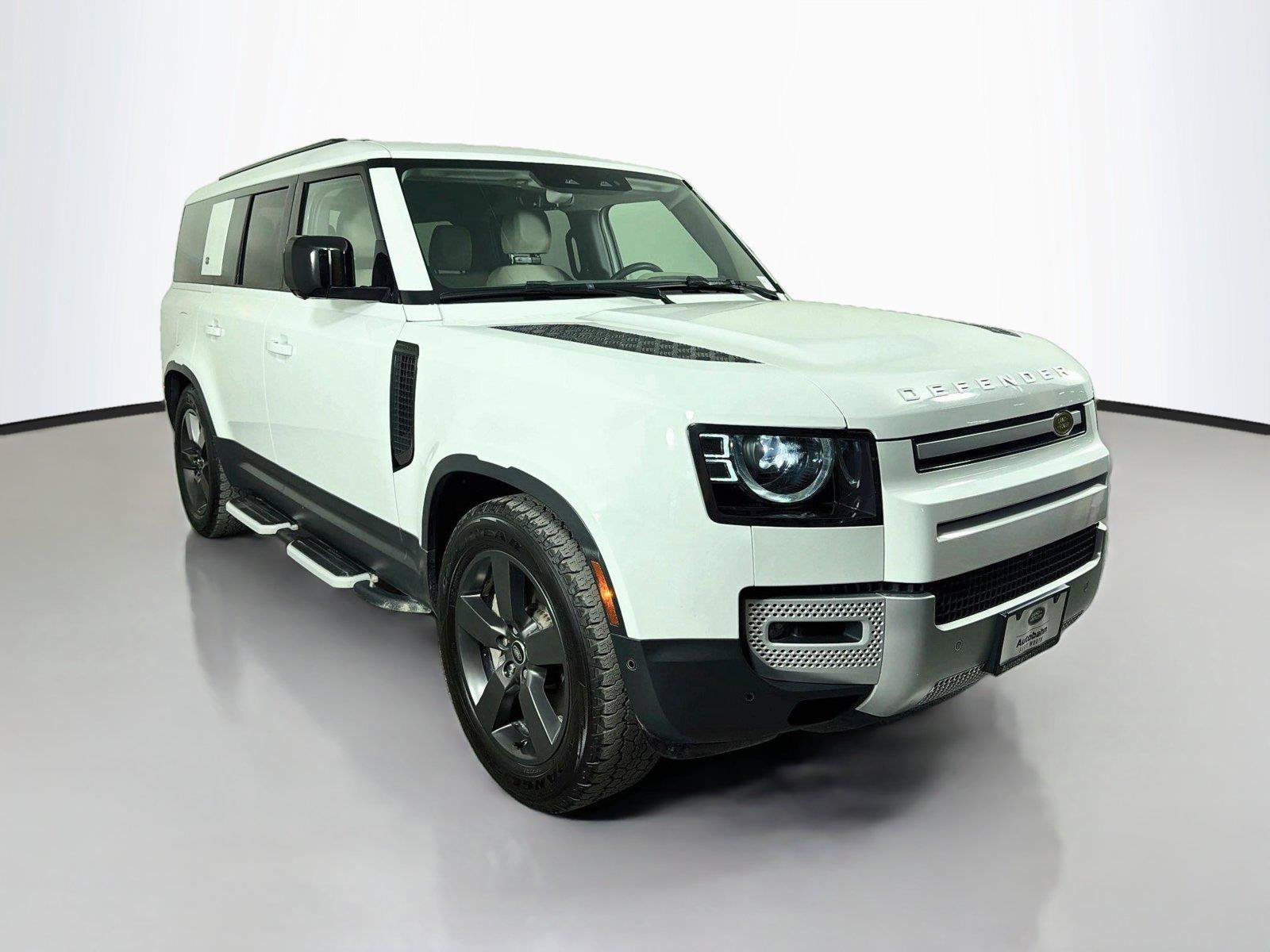 Used 2023 Land Rover Defender 130 SE AWD/4WD image 3