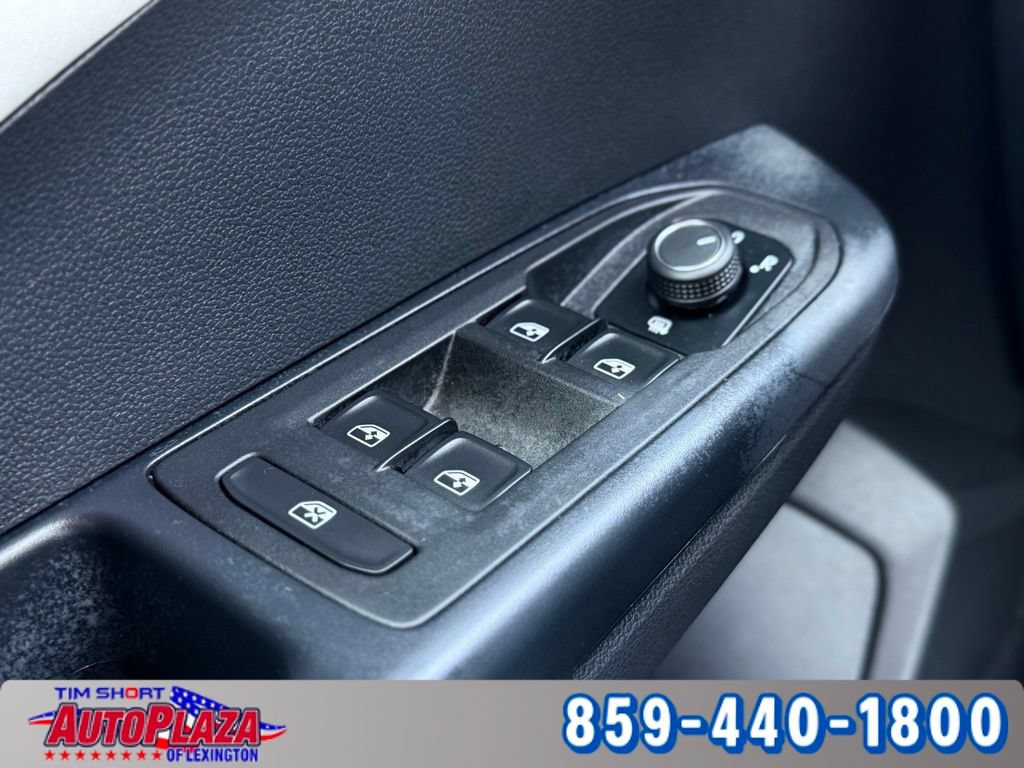 Used 2025 Volkswagen Taos SE AWD/4WD image 19