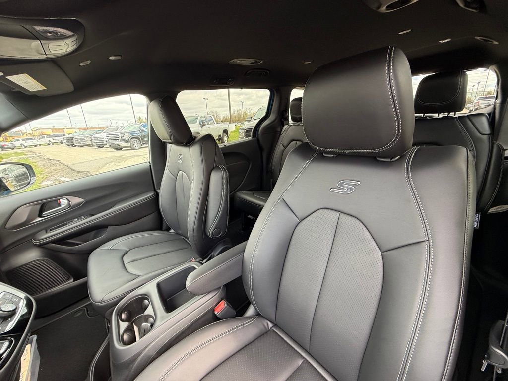 New 2026 Chrysler Pacifica Select FWD image 13