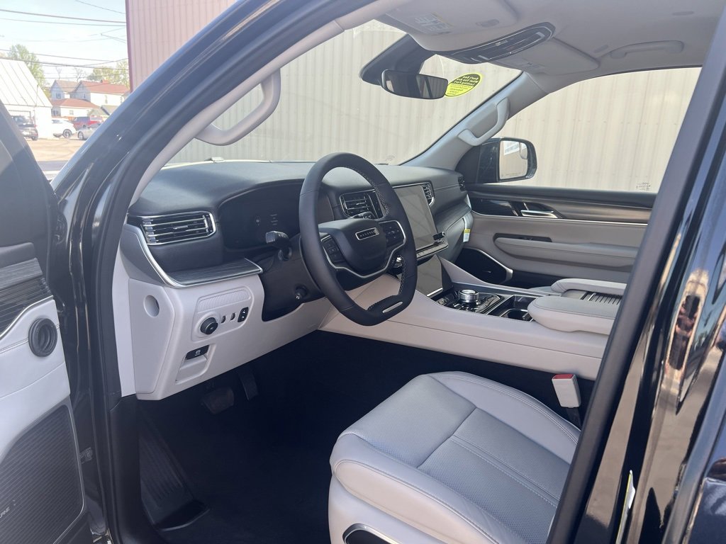 New 2024 Jeep Wagoneer L Series II w/ HD Trailer Tow Package image 13