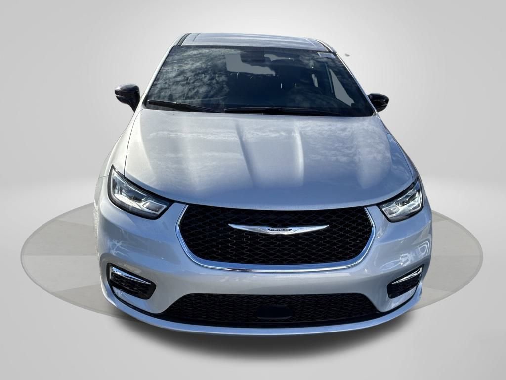 New 2026 Chrysler Pacifica Select image 2