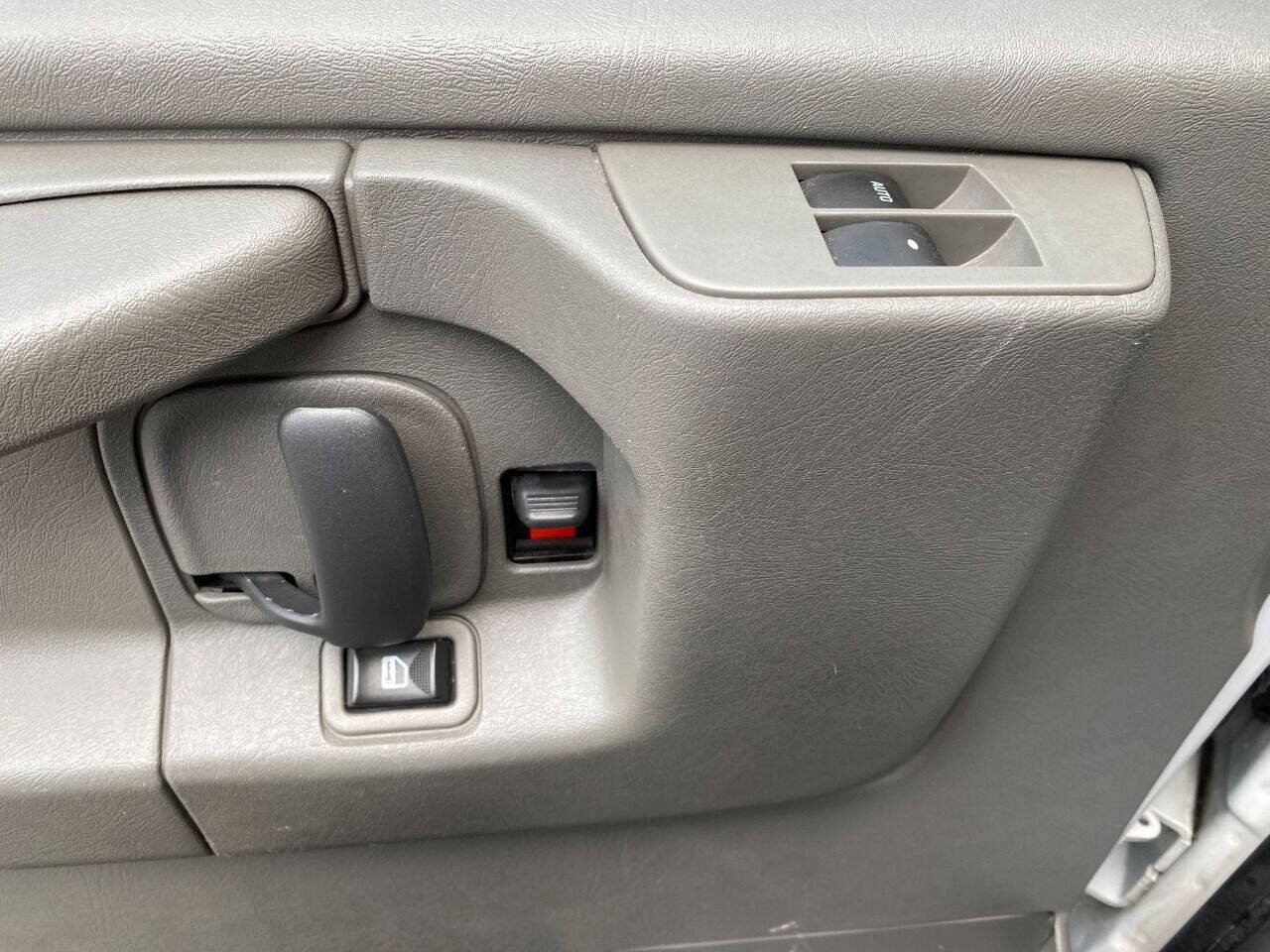 Used 2008 Chevrolet Express 3500 Extended Passenger w/ LT Preferred Equipment Group RWD image 12