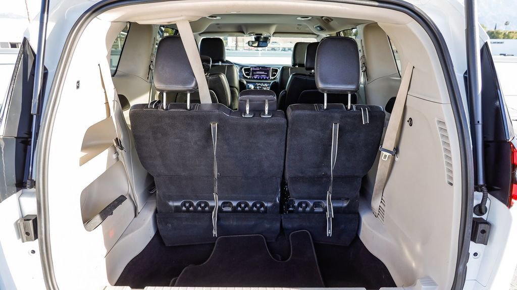 Used 2022 Chrysler Pacifica Touring-L FWD image 31