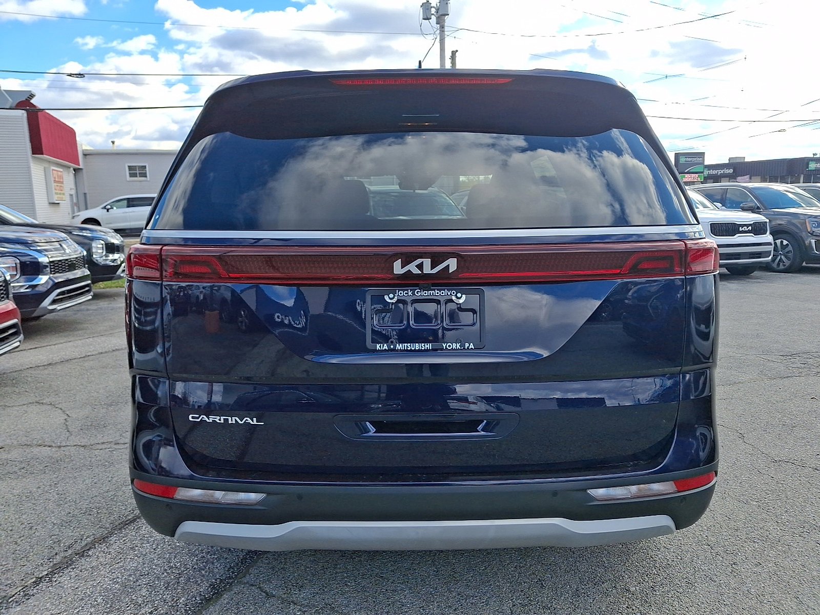 Used 2023 Kia Carnival LX image 5