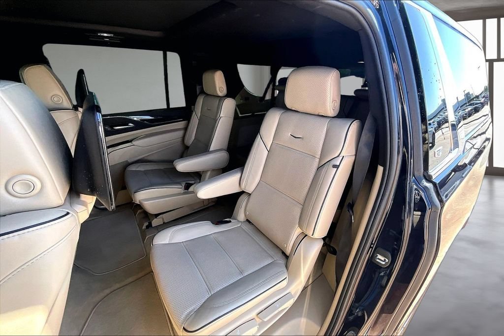 Used 2023 Cadillac Escalade ESV Premium Luxury AWD/4WD image 26