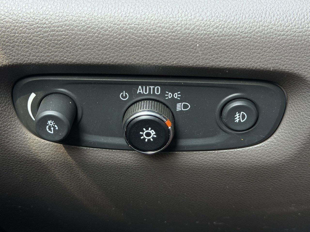 Used 2019 Chevrolet Traverse LT FWD image 21